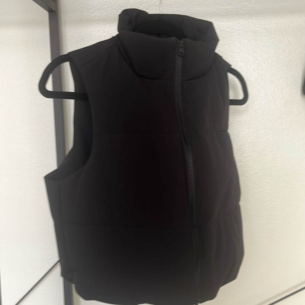 Black puffer cropped waistcoat